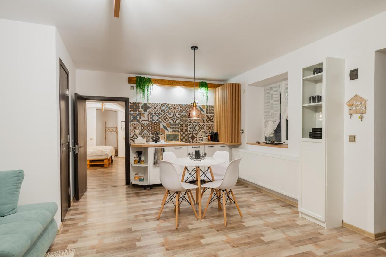 Cozee Studio - In Inima Brasovului Экстерьер фото